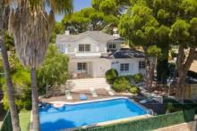 5 soveværelse Villa til salg i Fenals, Lloret de Mar med swimmingpool garage - € 749.000 (Ref: 10165814)
