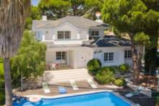 5 soveværelse Villa til salg i Fenals, Lloret de Mar med swimmingpool garage - € 749.000 (Ref: 10165814)