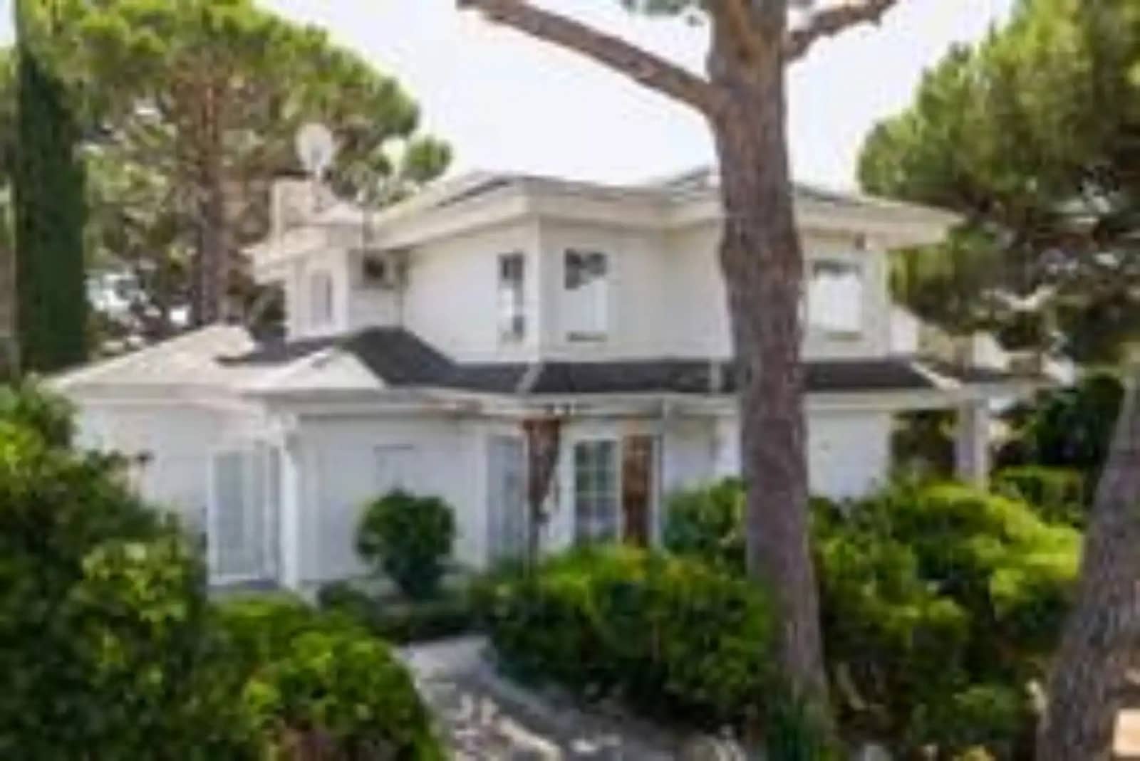 5 soveværelse Villa til salg i Lloret de Mar med swimmingpool garage - € 749.000 (Ref: 10165814)