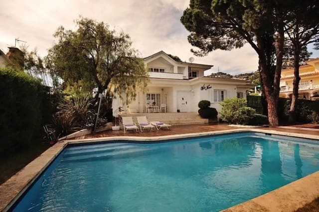 5 soveværelse Villa til salg i Fenals, Lloret de Mar med swimmingpool garage - € 749.000 (Ref: 10165814)