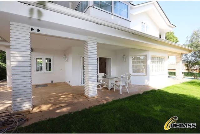 Chalet de 5 habitaciones en Fenals, Lloret de Mar en venta con piscina garaje - 749.000 € (Ref: 10165814)