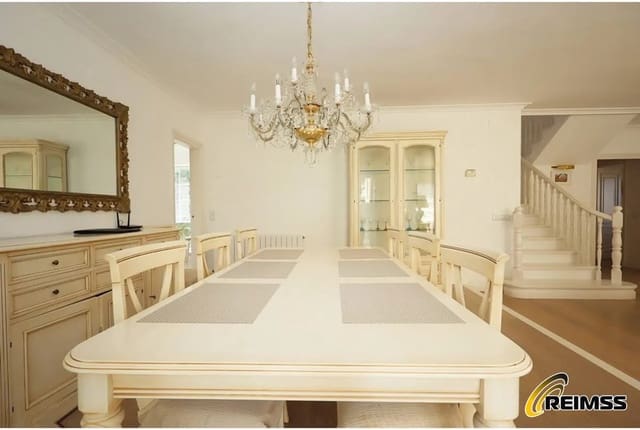 Chalet de 5 habitaciones en Fenals, Lloret de Mar en venta con piscina garaje - 749.000 € (Ref: 10165814)