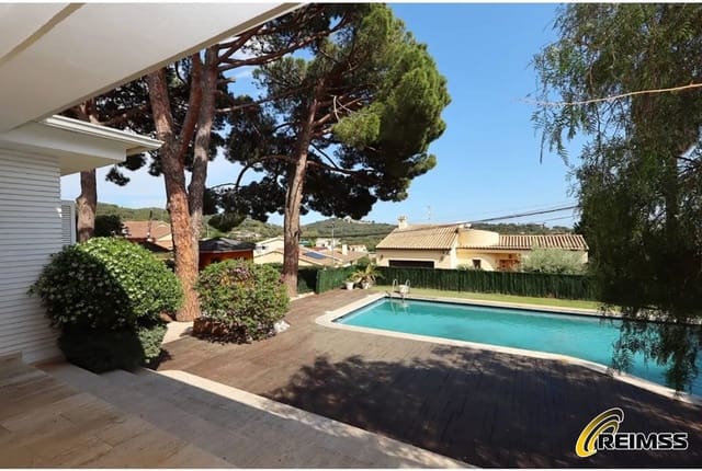 Chalet de 5 habitaciones en Fenals, Lloret de Mar en venta con piscina garaje - 749.000 € (Ref: 10165814)