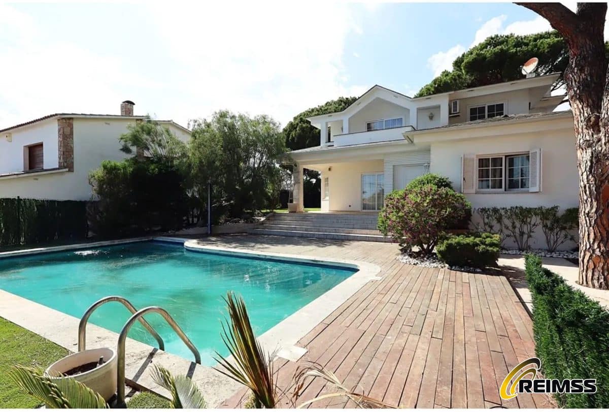 5 quarto Moradia para venda em Lloret de Mar com piscina garagem - 749 000 € (Ref: 10165814)