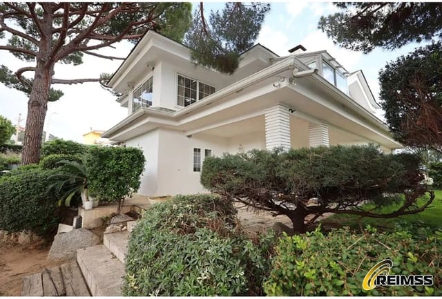 Chalet de 5 habitaciones en Fenals, Lloret de Mar en venta con piscina garaje - 749.000 € (Ref: 10165814)