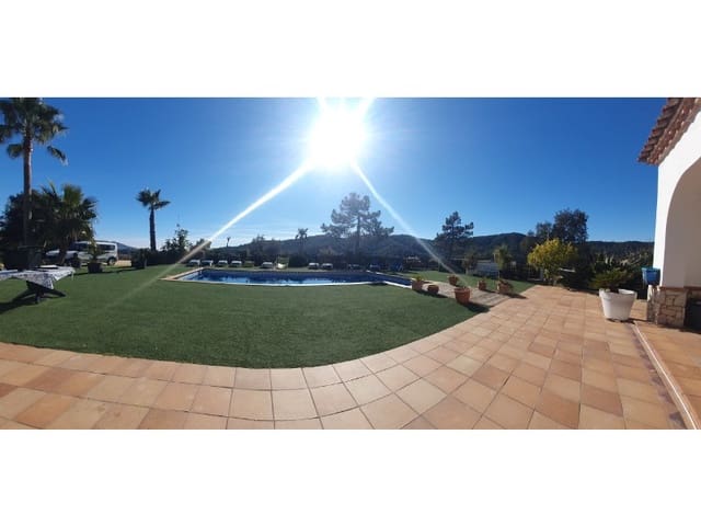 5 bedroom Villa for sale in Centre, Lloret de Mar - € 629,000 (Ref: 5236274)