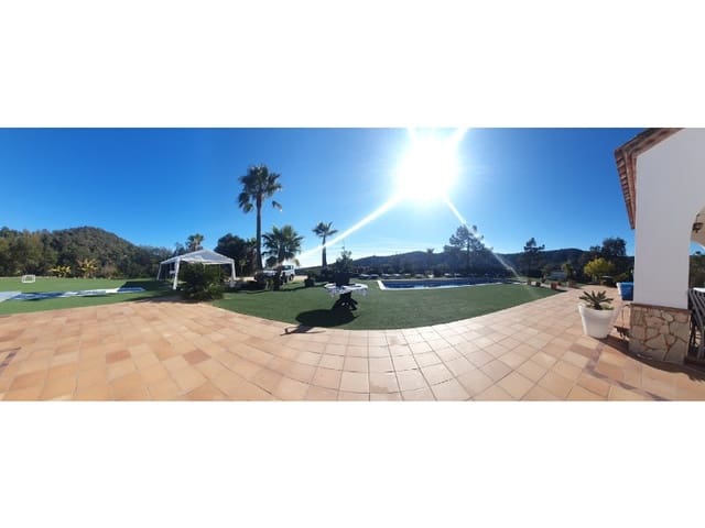 5 bedroom Villa for sale in Centre, Lloret de Mar - € 629,000 (Ref: 5236274)