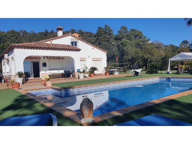 5 bedroom Villa for sale in Centre, Lloret de Mar - € 629,000 (Ref: 5236274)
