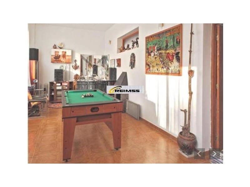 5 bedroom Villa for sale in Vidreres with pool garage - € 470,000 (Ref: 5236301)