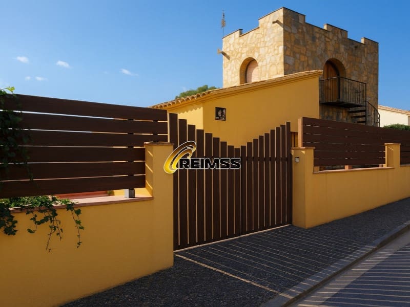 4 bedroom Villa for sale in Calonge i Sant Antoni with pool - € 380,000 (Ref: 5236329)