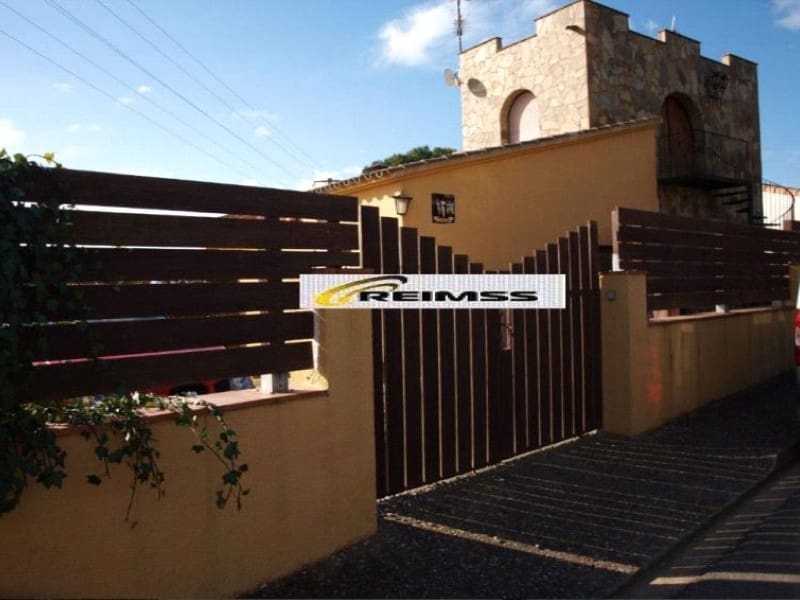 4 bedroom Villa for sale in Calonge i Sant Antoni with pool - € 380,000 (Ref: 5236329)