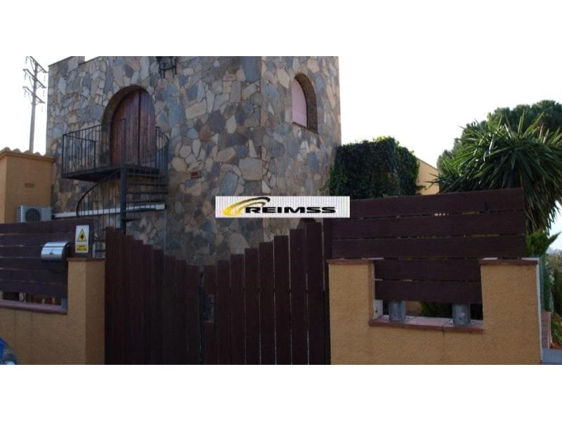 4 bedroom Villa for sale in Calonge i Sant Antoni with pool - € 380,000 (Ref: 5236329)