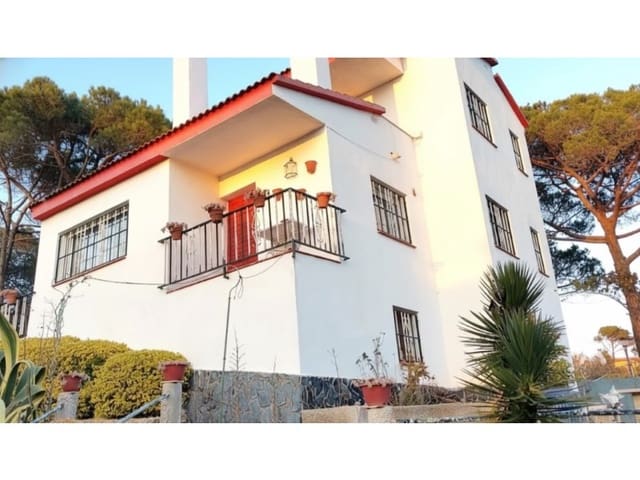 4 soveværelse Villa til salg i Maçanet de la Selva med swimmingpool garage - € 290.000 (Ref: 5236355)