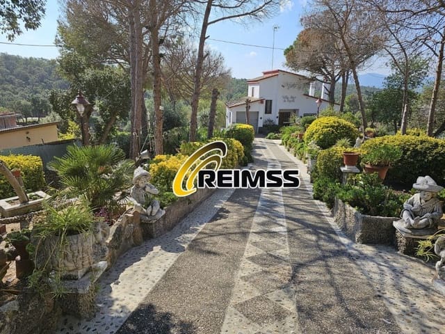 4 soveværelse Villa til salg i Maçanet de la Selva med swimmingpool garage - € 290.000 (Ref: 5236355)