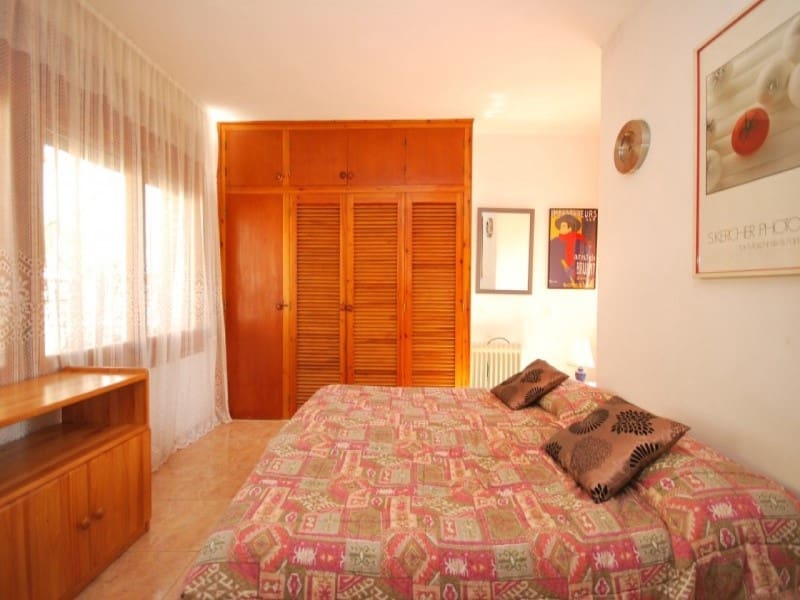 3 bedroom Villa for sale in Lloret de Mar with garage - € 390,000 (Ref: 5236416)