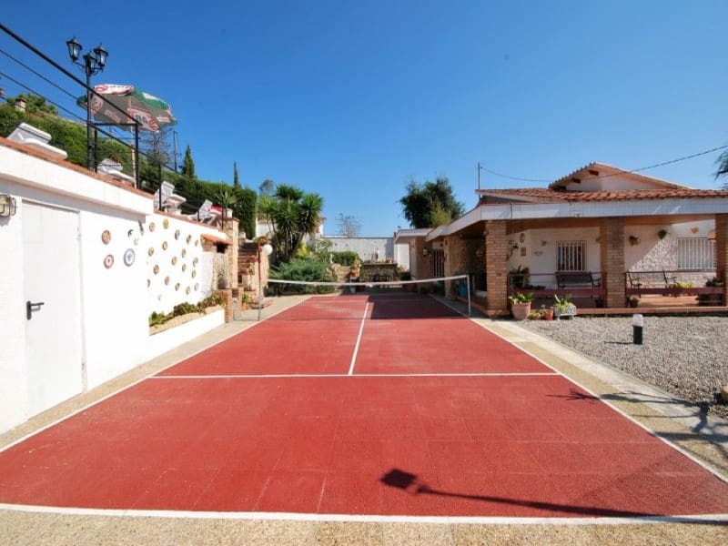 3 bedroom Villa for sale in Lloret de Mar with garage - € 390,000 (Ref: 5236416)