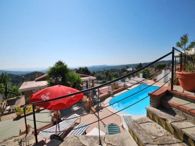 3 bedroom Villa for sale in Urbanitzacions del Nord, Lloret de Mar with garage - € 390,000 (Ref: 5236416)