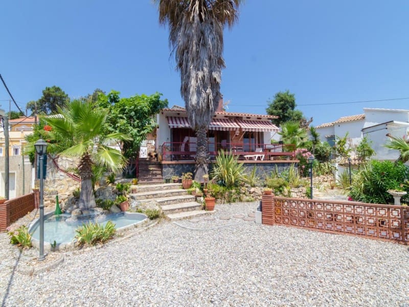 3 bedroom Villa for sale in Lloret de Mar with garage - € 390,000 (Ref: 5236416)