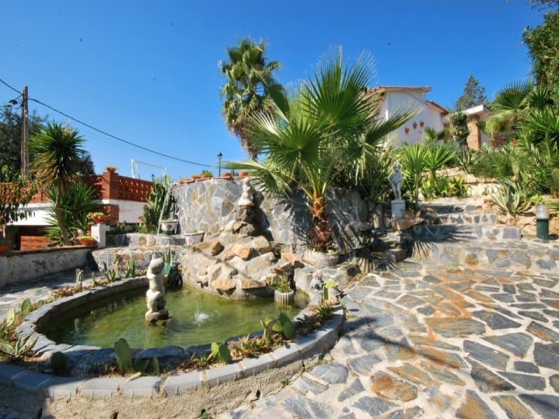 3 bedroom Villa for sale in Lloret de Mar with garage - € 390,000 (Ref: 5236416)