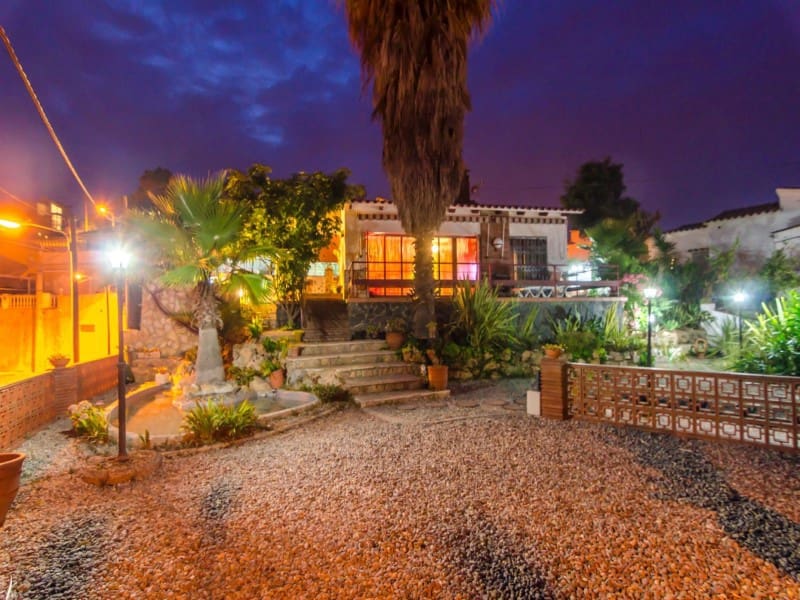 3 bedroom Villa for sale in Lloret de Mar with garage - € 390,000 (Ref: 5236416)