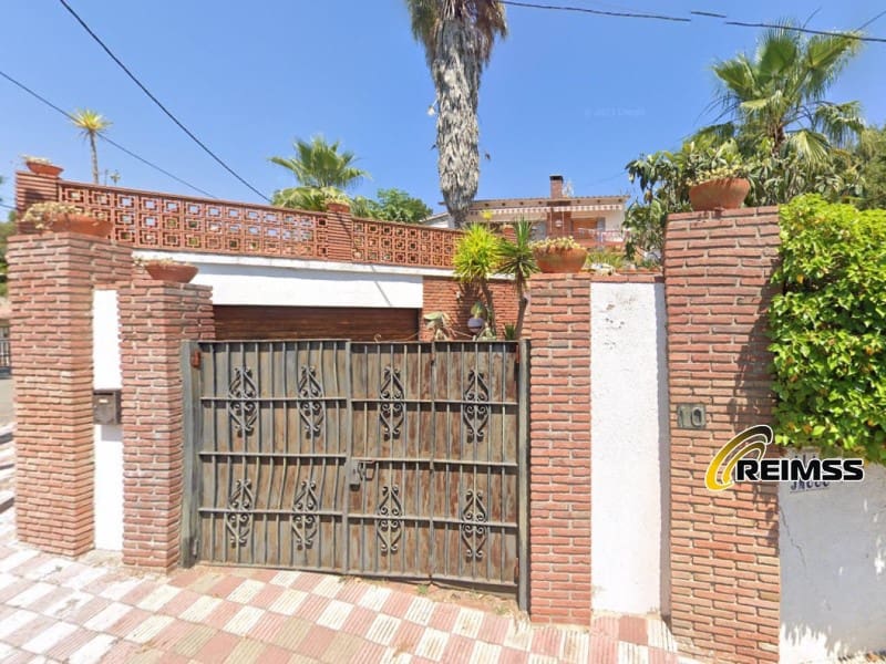 3 bedroom Villa for sale in Lloret de Mar with garage - € 390,000 (Ref: 5236416)