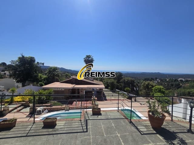 3 bedroom Villa for sale in Urbanitzacions del Nord, Lloret de Mar with garage - € 390,000 (Ref: 5236416)