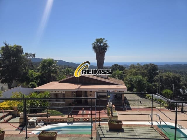 3 bedroom Villa for sale in Urbanitzacions del Nord, Lloret de Mar with garage - € 390,000 (Ref: 5236416)