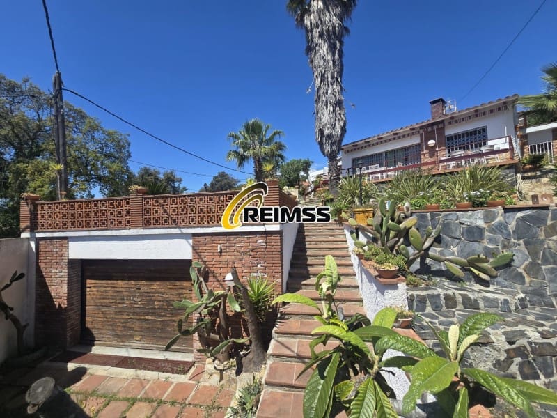 3 bedroom Villa for sale in Lloret de Mar with garage - € 390,000 (Ref: 5236416)