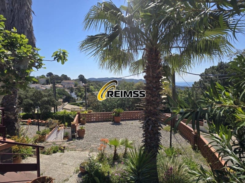 3 bedroom Villa for sale in Lloret de Mar with garage - € 390,000 (Ref: 5236416)