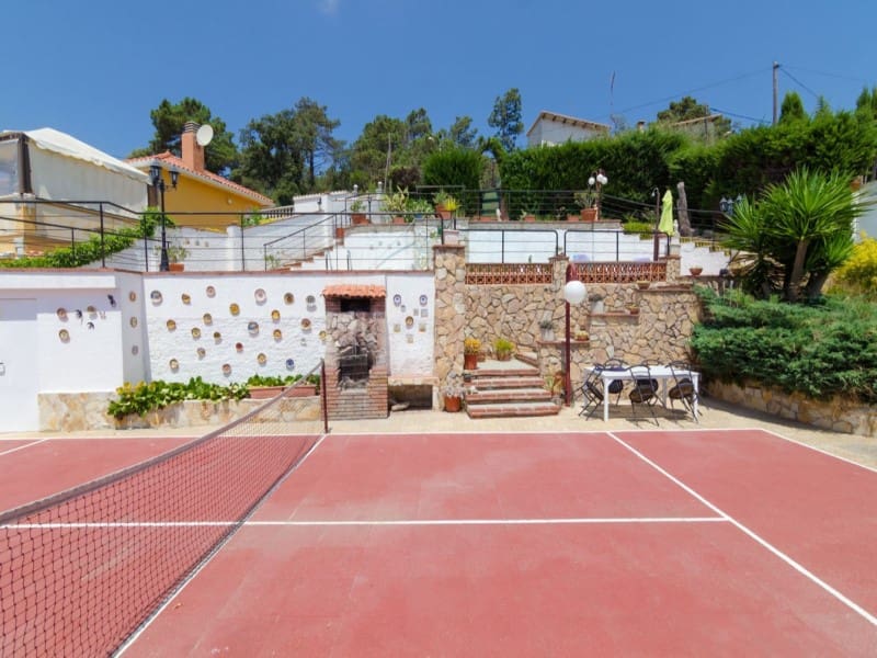3 bedroom Villa for sale in Lloret de Mar with pool garage - € 379,000 (Ref: 5236416)