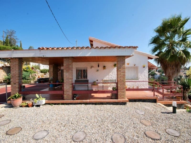 3 bedroom Villa for sale in Lloret de Mar with pool garage - € 379,000 (Ref: 5236416)