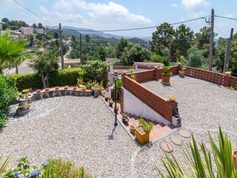 3 bedroom Villa for sale in Lloret de Mar with pool garage - € 379,000 (Ref: 5236416)
