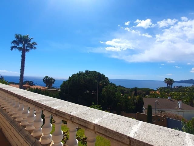 8 soverom Villa til salgs i Canyelles, Lloret de Mar med garasje - € 840 000 (Ref: 5236442)