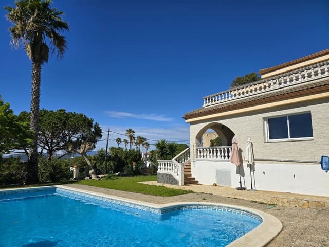 8 slaapkamer Villa te koop in Canyelles, Lloret de Mar met garage - € 840.000 (Ref: 5236442)
