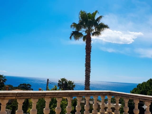 8 soverom Villa til salgs i Canyelles, Lloret de Mar med garasje - € 840 000 (Ref: 5236442)