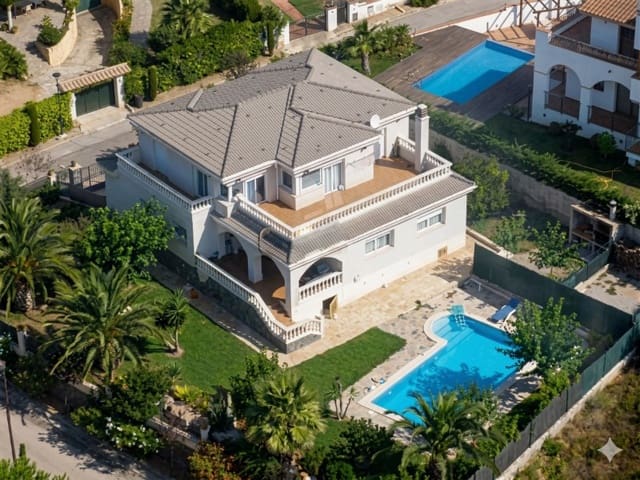 8 soverom Villa til salgs i Canyelles, Lloret de Mar med garasje - € 840 000 (Ref: 5236442)