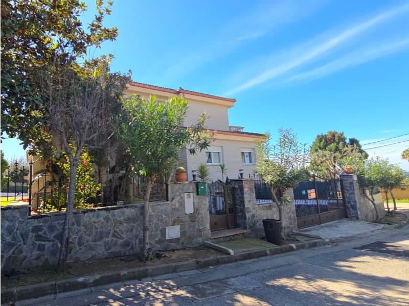8 quarto Moradia para venda em Lloret de Mar com piscina garagem - 840 000 € (Ref: 5236442)