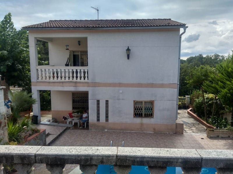 5 soveværelse Villa til salg i Macanet de la Selva med swimmingpool garage - € 259.000 (Ref: 5236544)