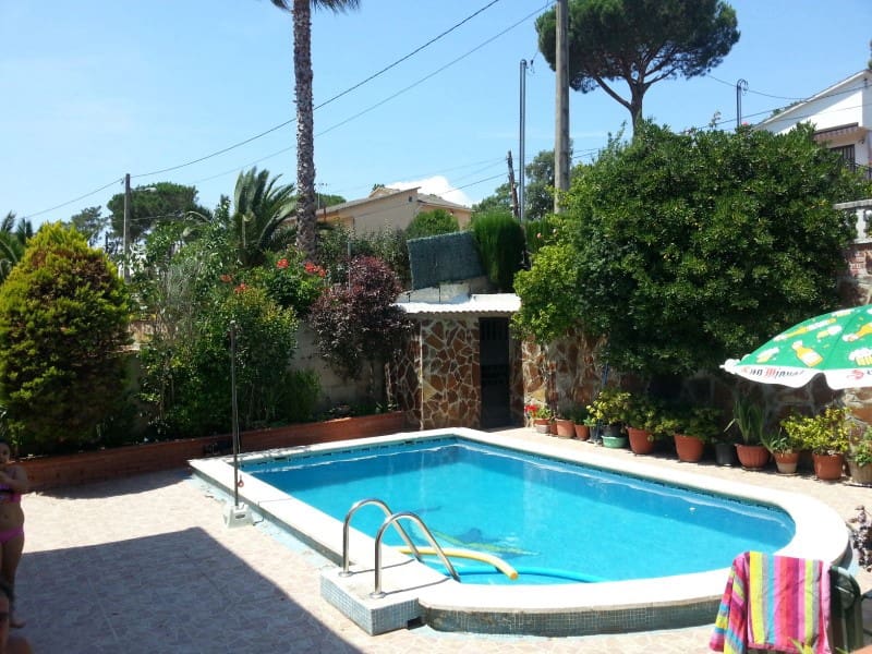 5 soveværelse Villa til salg i Macanet de la Selva med swimmingpool garage - € 259.000 (Ref: 5236544)