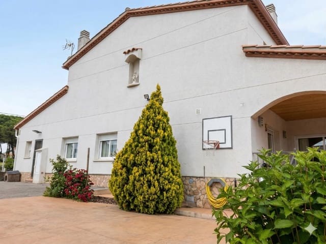 Chalet de 6 habitaciones en Maçanet de la Selva en venta con piscina garaje - 445.000 € (Ref: 5236559)