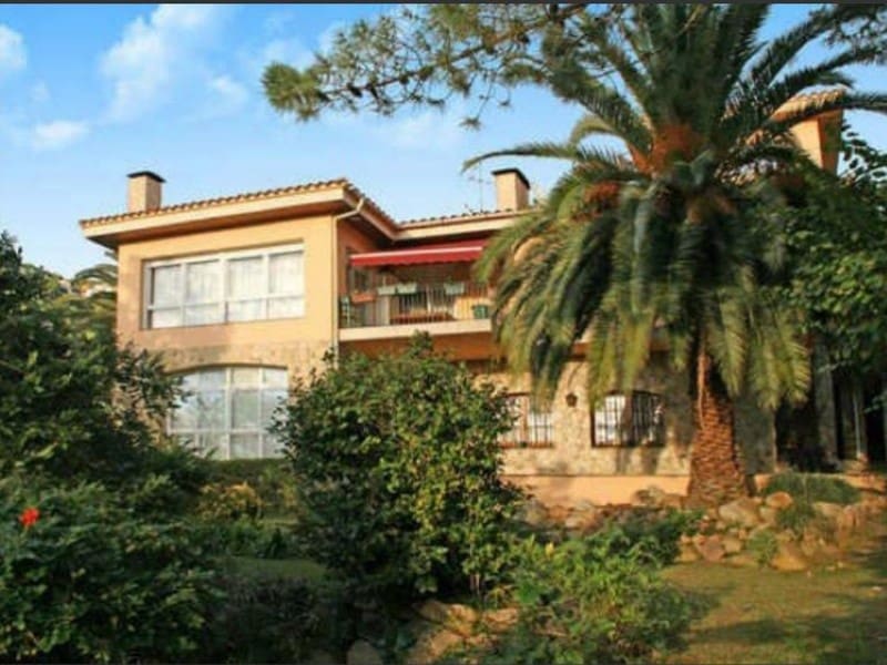 7 soverom Villa til salgs i Lloret de Mar med garasje - € 595 000 (Ref: 5236631)
