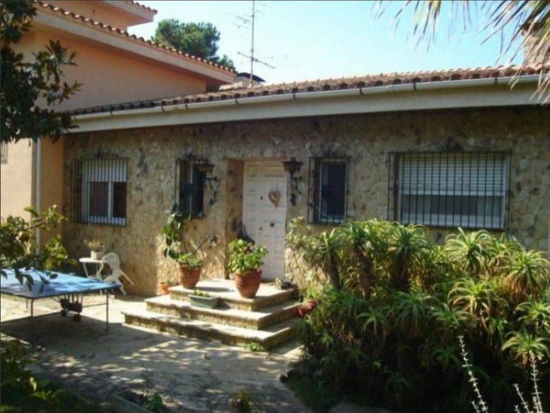 7 soverom Villa til salgs i Lloret de Mar med garasje - € 595 000 (Ref: 5236631)