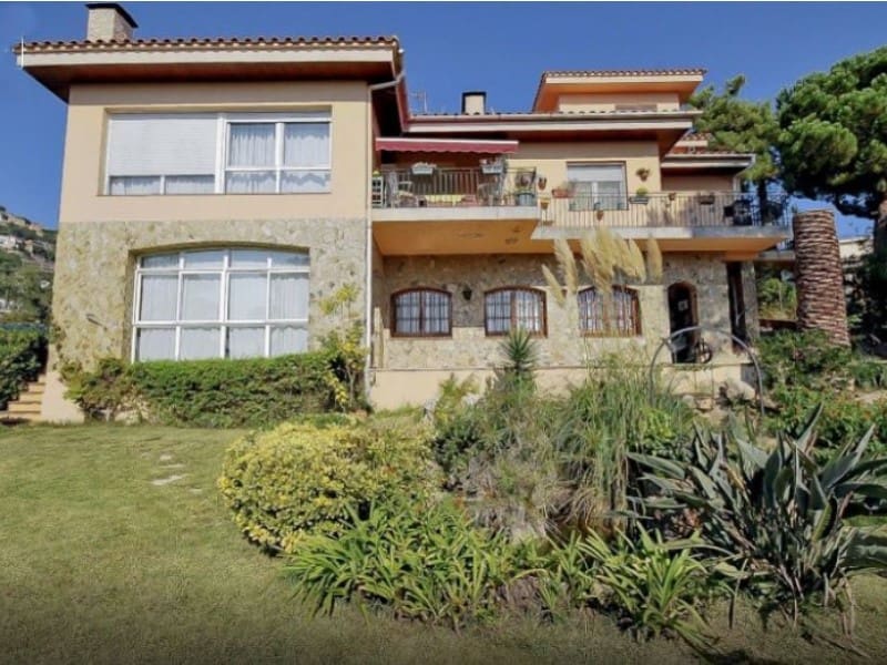 7 soverom Villa til salgs i Lloret de Mar med garasje - € 595 000 (Ref: 5236631)