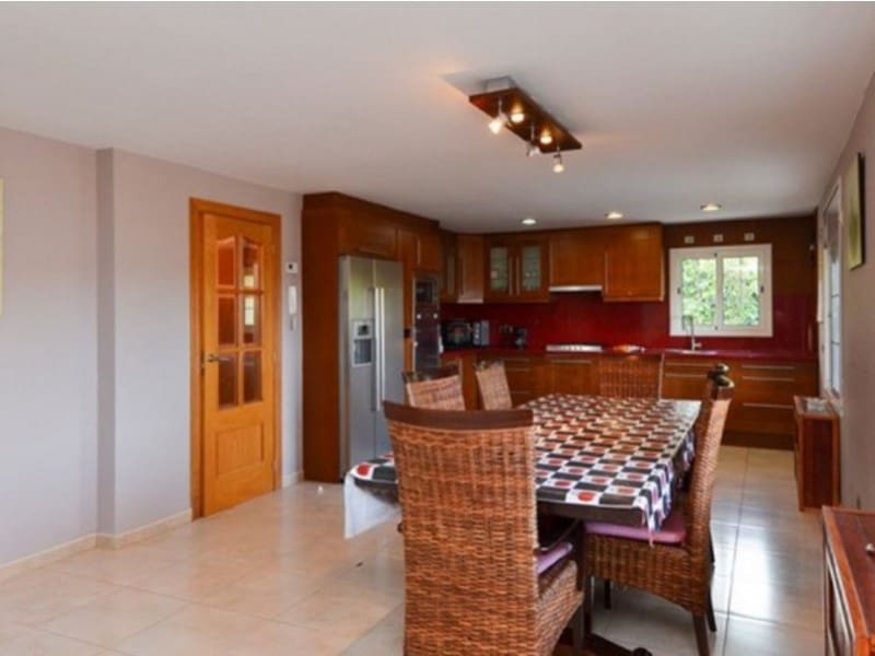 6 soveværelse Villa til salg i Lloret de Mar med swimmingpool garage - € 749.000 (Ref: 5236686)