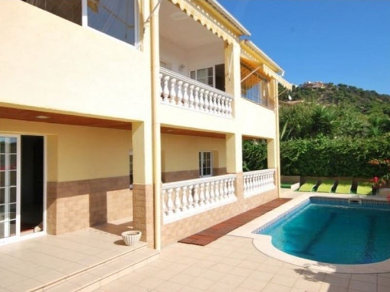 6 soveværelse Villa til salg i Lloret de Mar med swimmingpool garage - € 749.000 (Ref: 5236686)