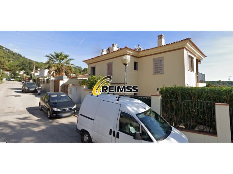 6 soveværelse Villa til salg i Lloret de Mar med swimmingpool garage - € 749.000 (Ref: 5236686)