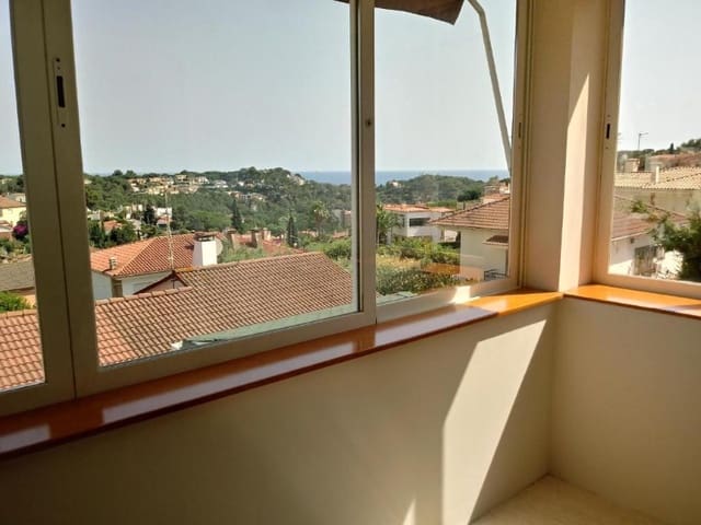 6 slaapkamer Villa te koop in Centre, Lloret de Mar met zwembad garage - € 749.000 (Ref: 5236686)