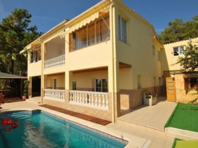 6 slaapkamer Villa te koop in Centre, Lloret de Mar met zwembad garage - € 749.000 (Ref: 5236686)