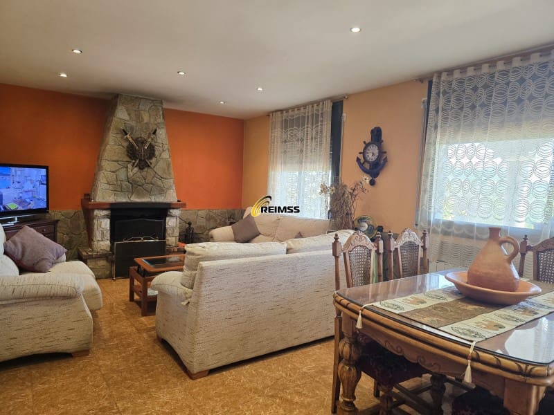 4 chambre Villa/Maison à vendre à Lloret de Mar avec garage - 367 000 € (Ref: 5338210)