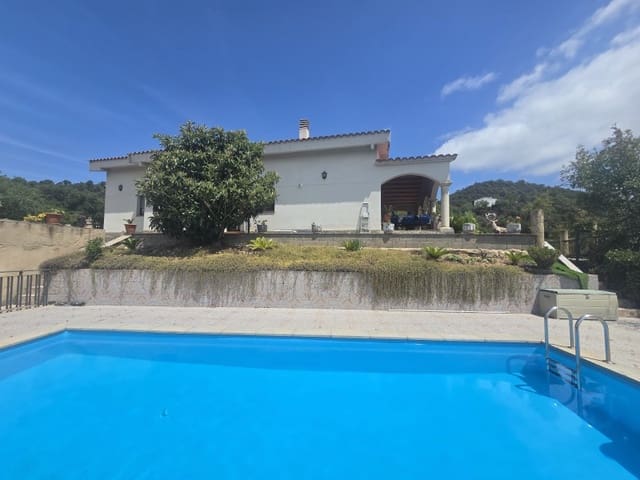 4 bedroom Villa for sale in Centre, Lloret de Mar with garage - € 367,000 (Ref: 5338210)